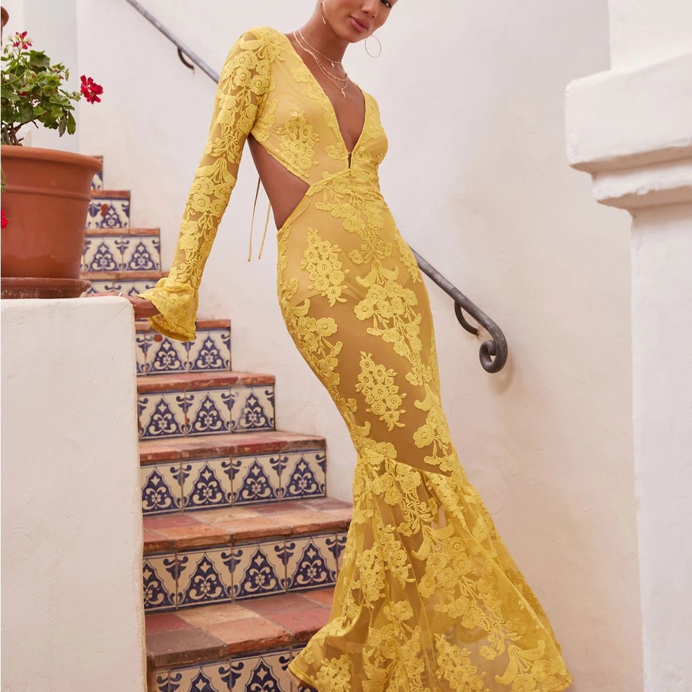 Vici Yellow Lace Wedding Dress- New never worn